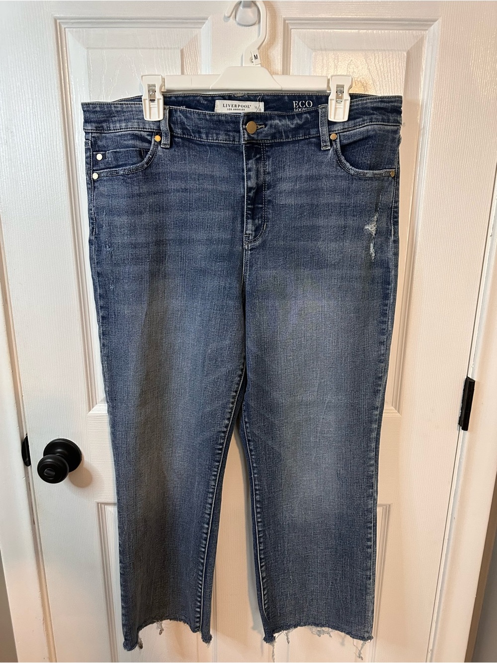 Liverpool Women's Cropped Straight Jeans - Medium Wash Blue